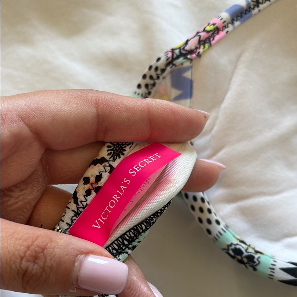 Patterned Halter Bikini Top - Picture 4 of 5